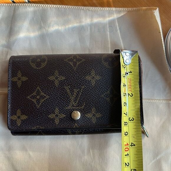 Authentic Louis Vuitton Porte Monnaie Monogram Wallet - Picture 14 of 14